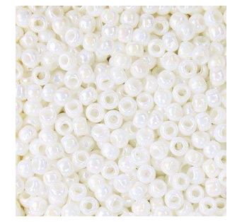 Toho - 8/0 - Opaque-Rainbow White 10 g